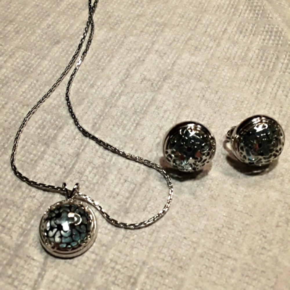 Necklace and earring set